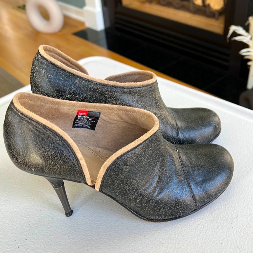 Diesel Mellana cutout bootie U.S. 8.5 ,distressed crackle leather upper&sole.